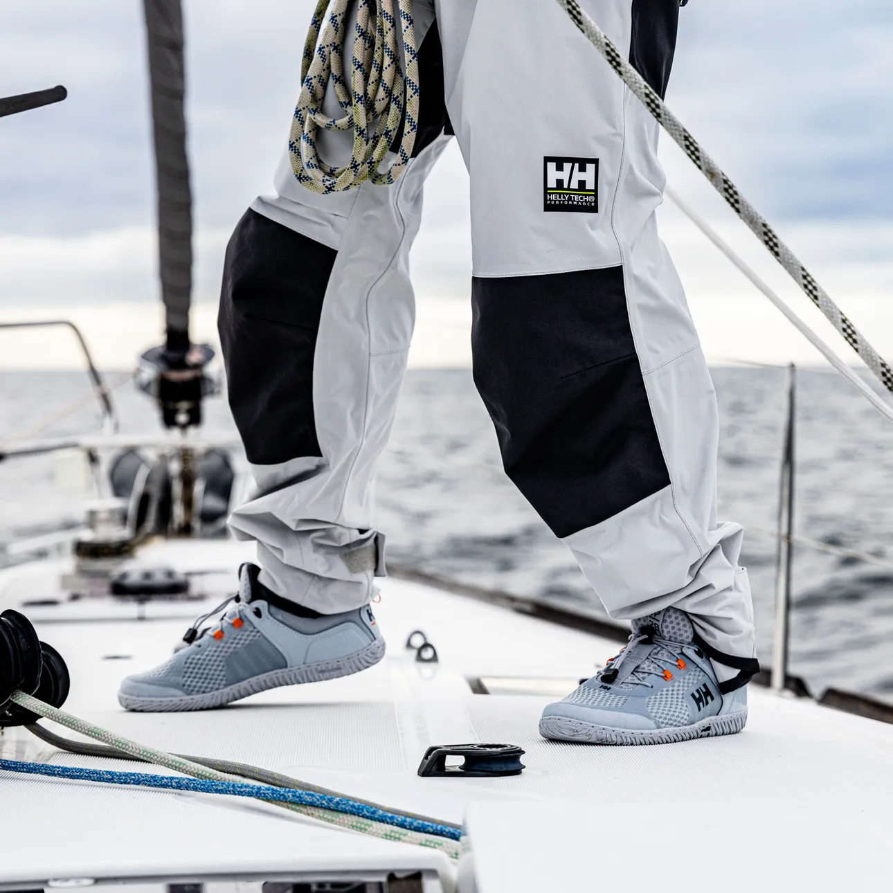 Helly Hansen Men's Pier 4.0 HT Waterproof Sailing Bib (Grey Fog) - Image 9