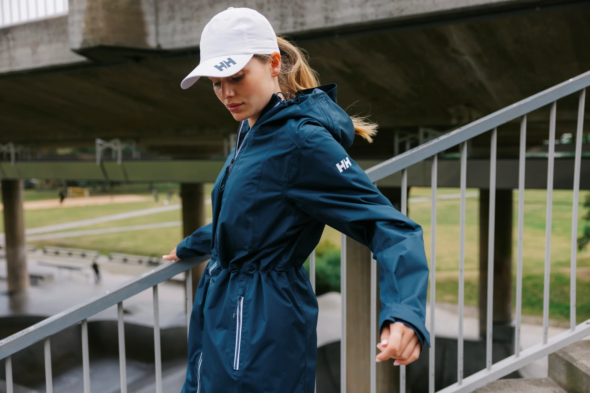 Helly Hansen Women's Westport HT 2L Waterproof Coat (Navy) - Image 10
