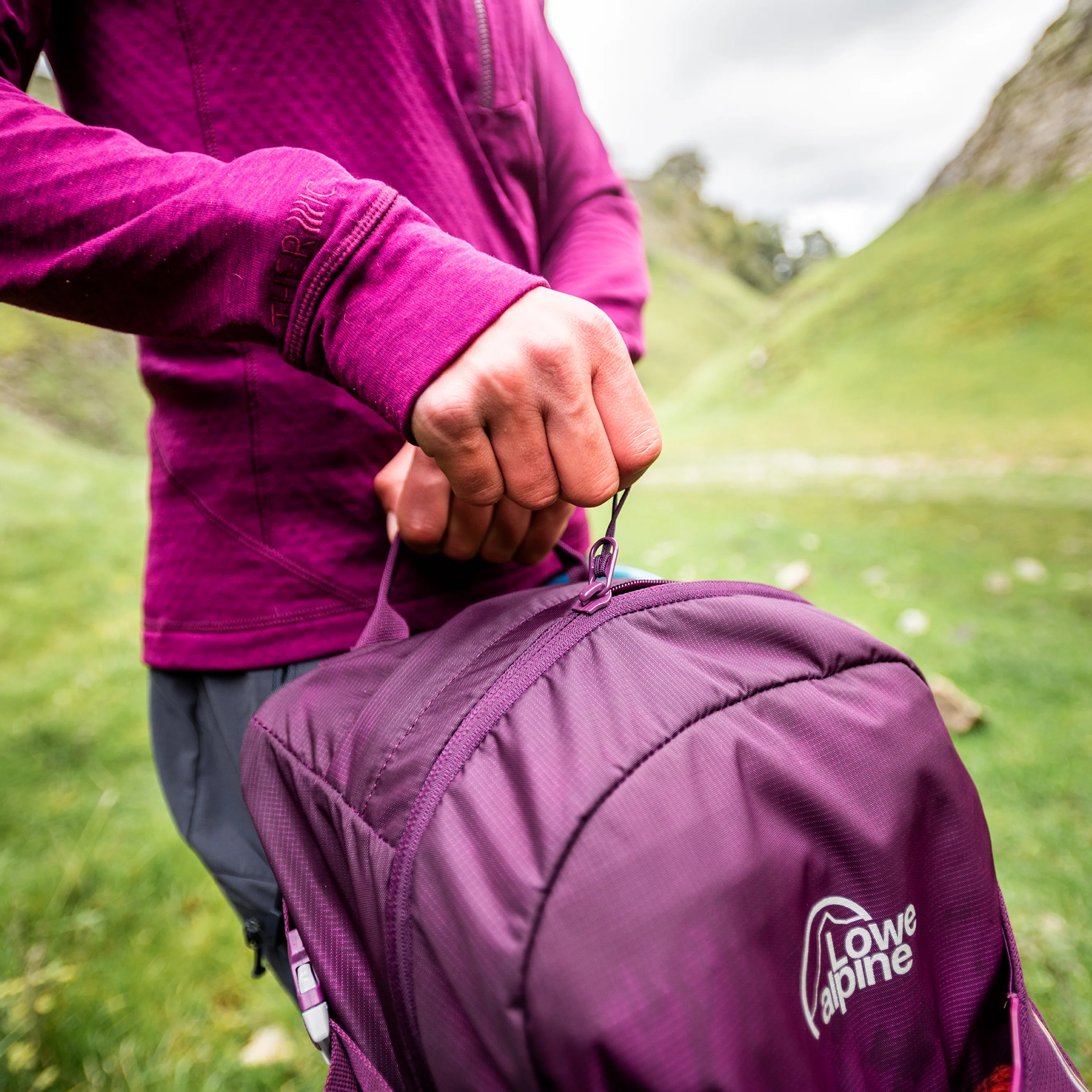 Lowe Alpine Airzone Active 18L Daysack (Grape)(One Size) - Image 15