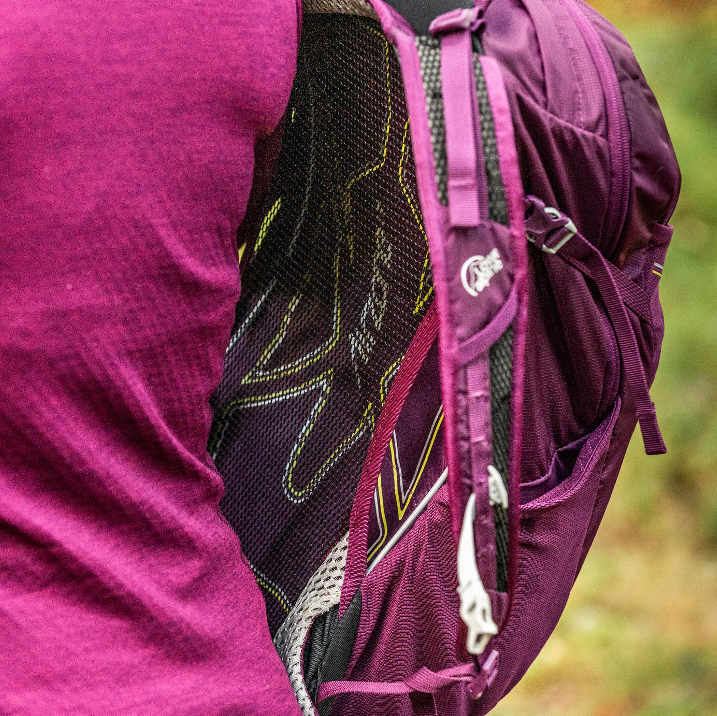 Lowe Alpine Airzone Active 18L Daysack (Grape)(One Size) - Image 18