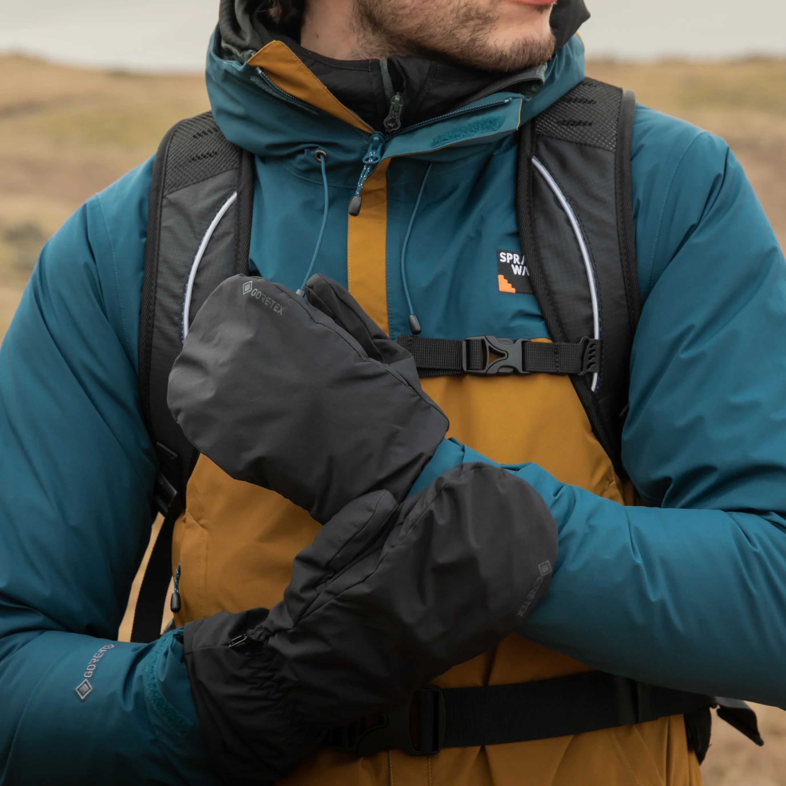Trekmates Unisex Scafell Gore-Tex Overmitt (Black) - Image 3