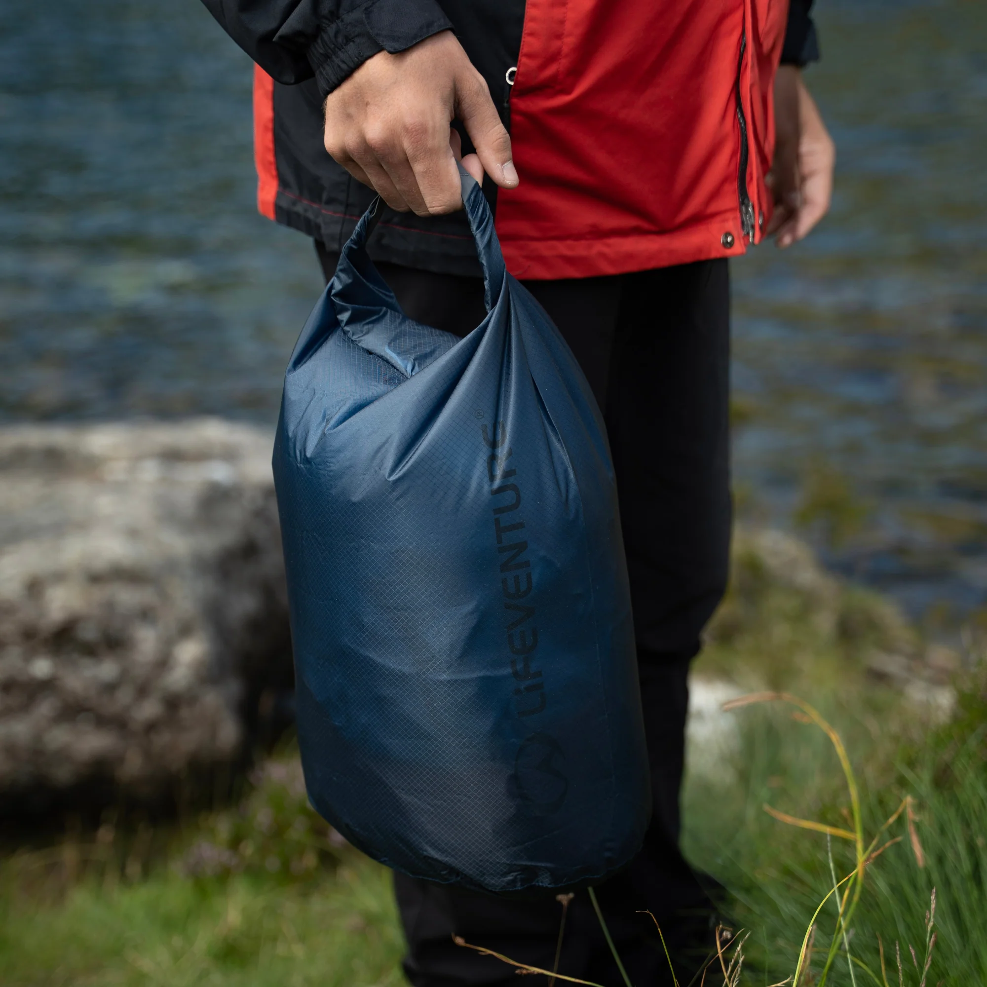 Lifeventure Ultralight 10L Dry Bag (Navy) - Image 4