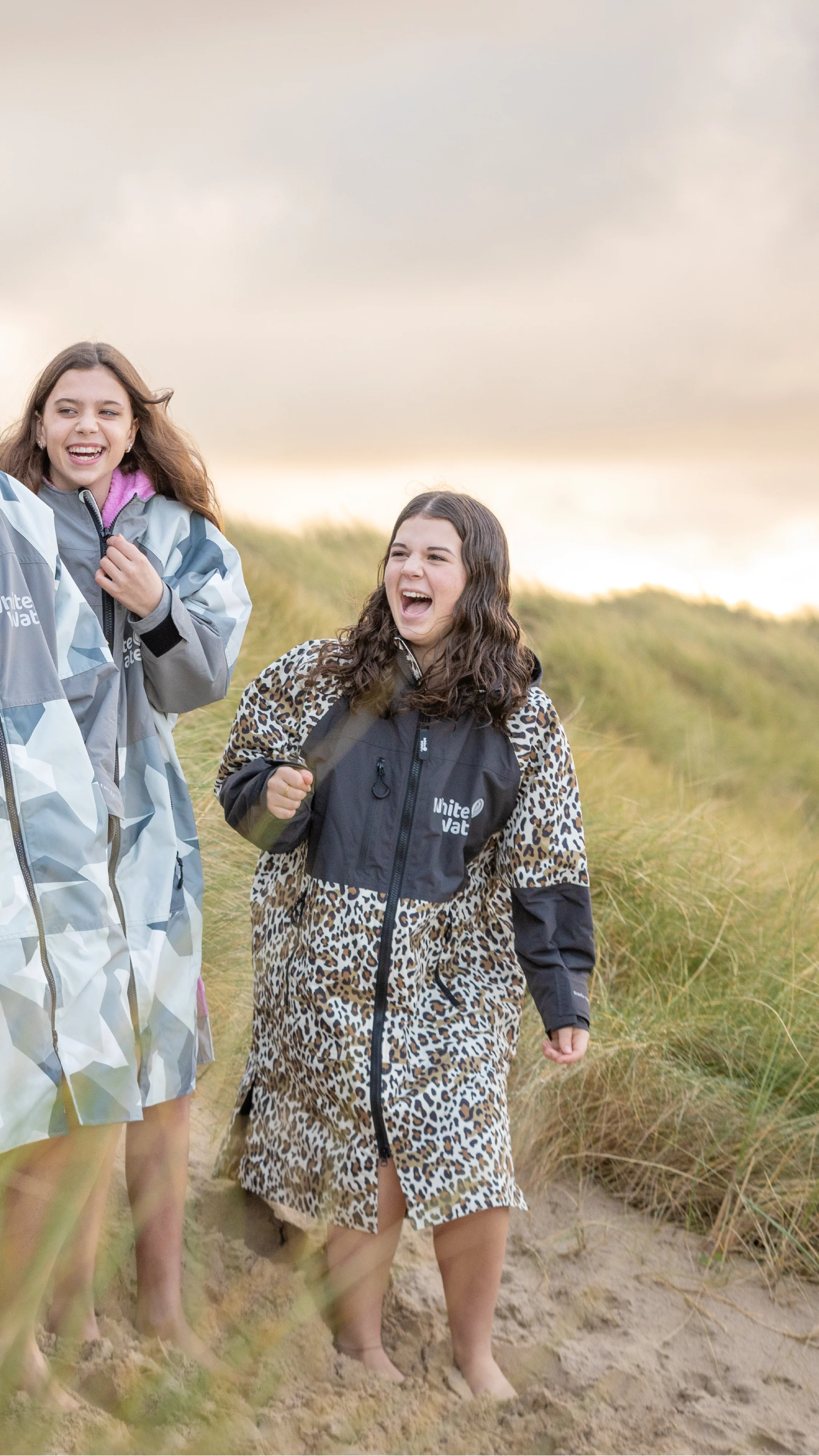 White Water Robes Unisex Hardshell Changing Robe - Adults (Leopard Print/Black Lining) - Image 12