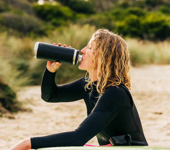 Yeti Rambler 26oz/769ml Insulated Bottle with Chug Cap (Navy) - Image 11