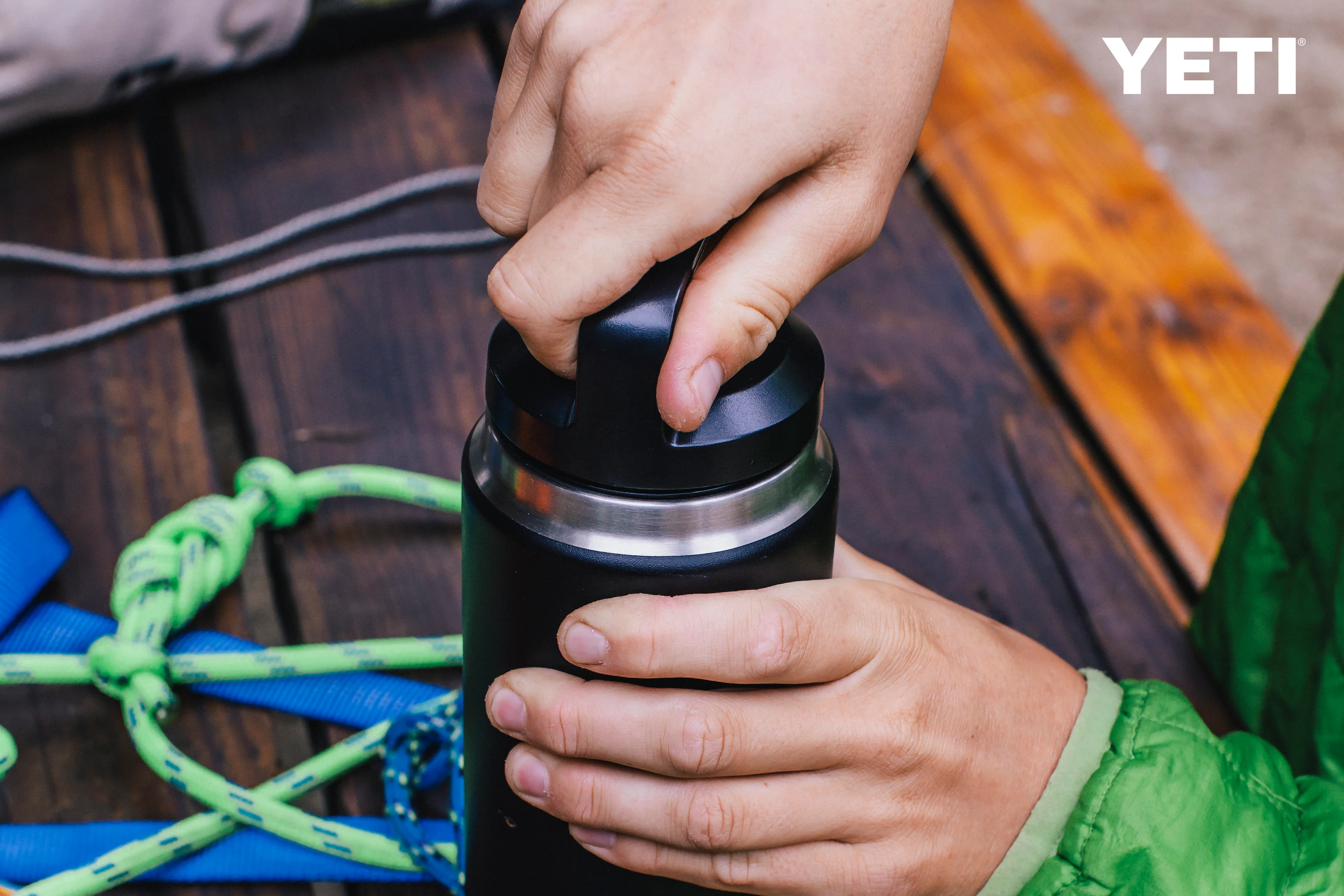Yeti Rambler 26oz/769ml Insulated Bottle with Chug Cap (Navy) - Image 7